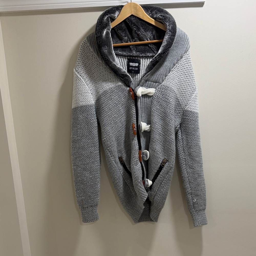 Leif Nelson Men's Large Gray Sweater with a Fancy Fur Collar